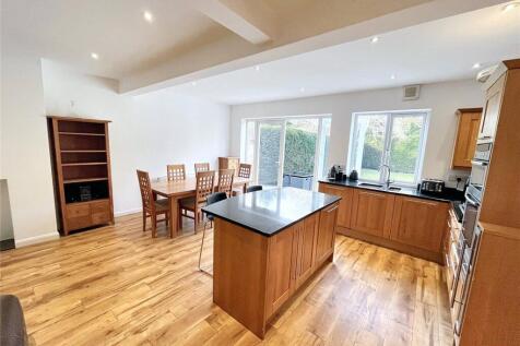 Kitchen/Dining Area