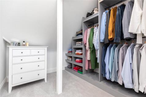 Walk In Dressing