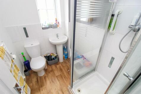 EN SUITE SHOWER ROOM/W.C.