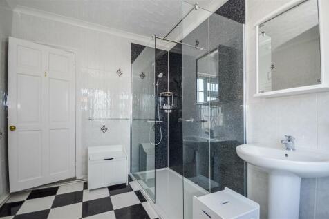 SHOWER ROOM/W.C.