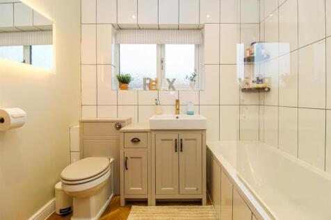BATHROOM/W.C.