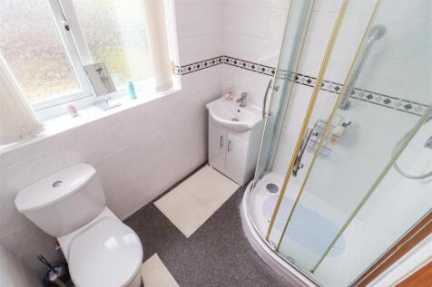 SHOWER ROOM/W.C.