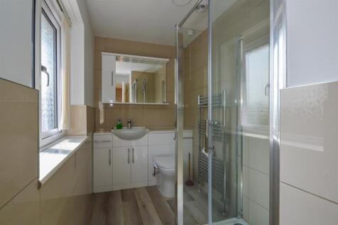 EN SUITE SHOWER ROOM/W.C.