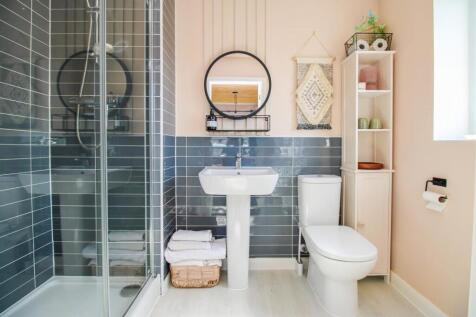 EN SUITE SHOWER ROOM/W.C.