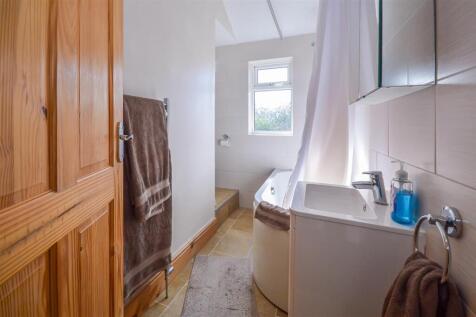 BATHROOM/W.C.