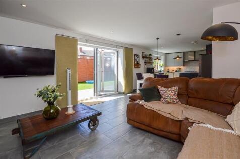 KITCHEN/DINER/LOUNGE