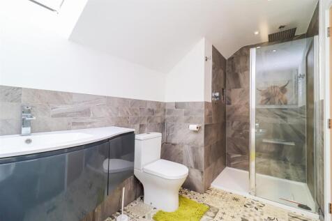 EN SUITE BATHROOM