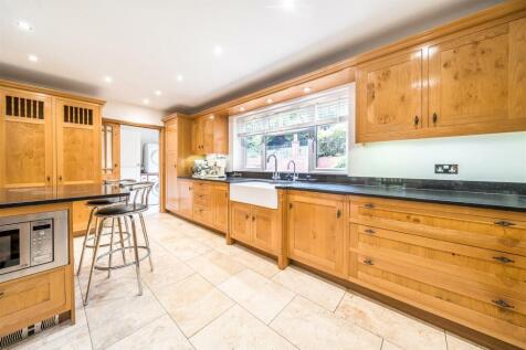 Kitchen/ Dining room