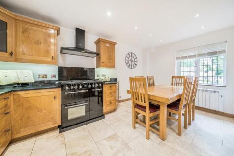 Kitchen/ Dining room