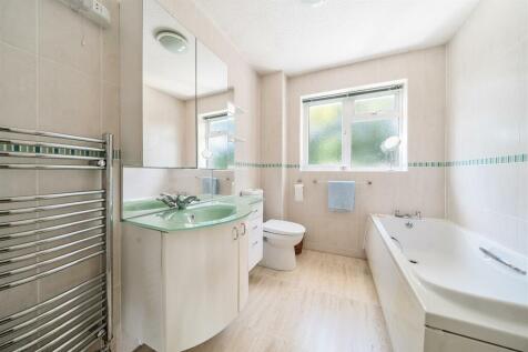 En-Suite Bathroom