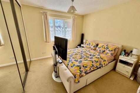 Bedroom 1a.jpg