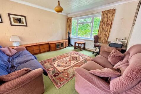 Living Room.jpg