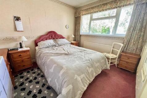 Bed 1.jpg