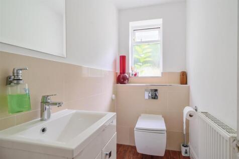 Toilet.jpg