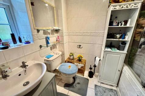 WhatsApp Image 2025-11-05 at 20.34.16_c00dfff1.jpg