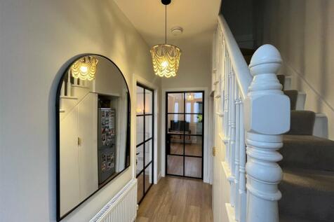 158 Green Wrythe hall.jpg
