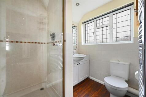 WH - Browning Avenue - Ensuite3 (1).jpg