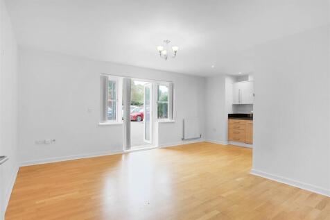 1551556522 - 3 VICTORIA COURT, SM3 - 8.jpg