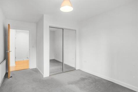 1551556522 - 3 VICTORIA COURT, SM3 - 10.jpg