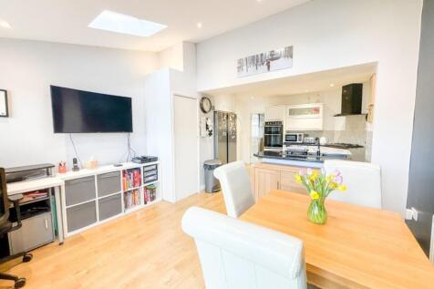 Kitchen/ Dining