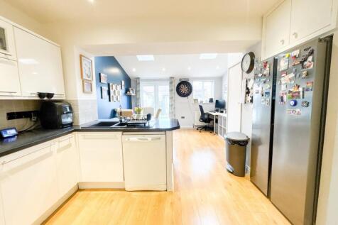Kitchen/ Dining
