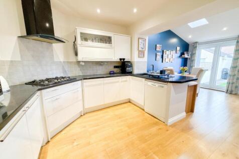 Kitchen/ Dining