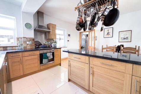 Kitchen/ Dining Room
