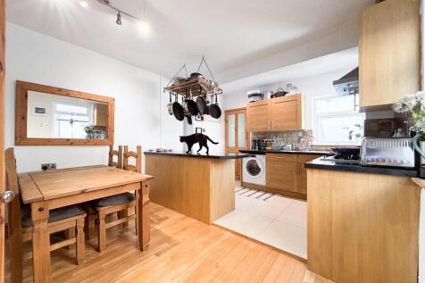 Kitchen/ Dining Room