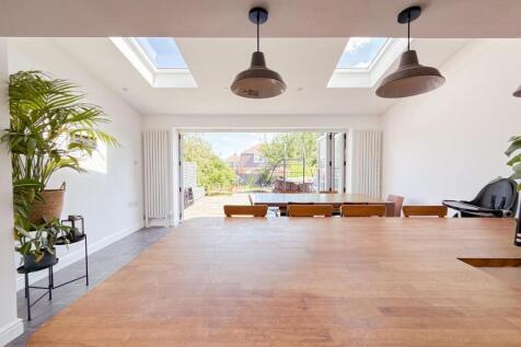 Open Plan kitchen / Dining Room