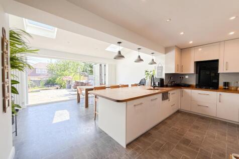 Open Plan kitchen / Dining Room