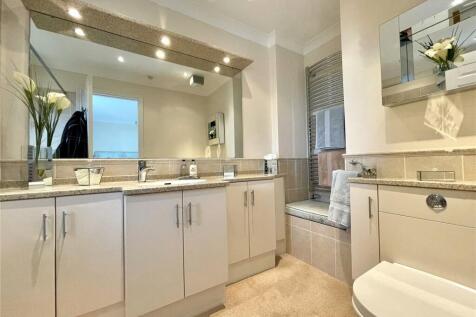 En-Suite To Bed 1