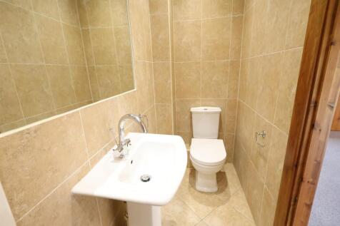 Barn Downstairs Ensuite.jpg