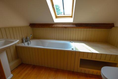 Barn Main En-suite Bathroom.jpg