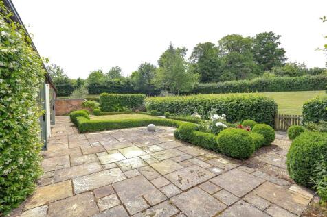 Barn Rear Garden2.jpg