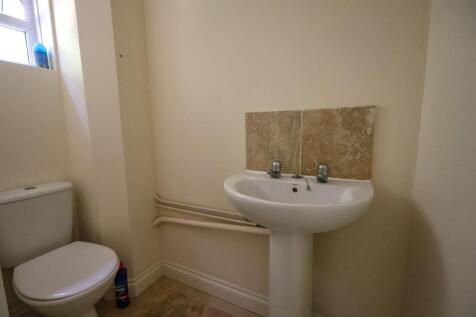 downstairs wc.jpg
