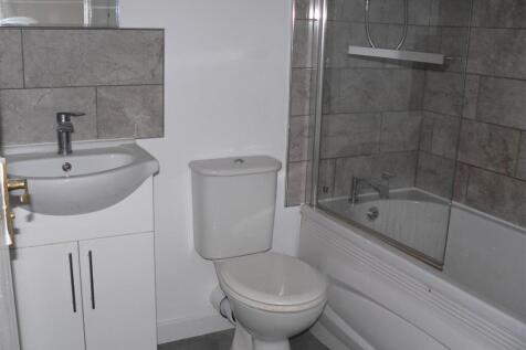 5 norfolk bathroom .JPG