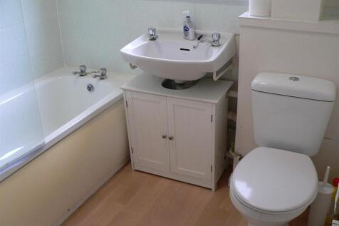 heronfield bathroom.JPG