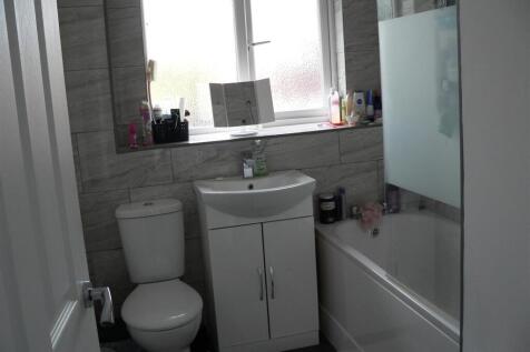 107 bathroom1.JPG