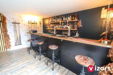 Bar &amp; Games Room