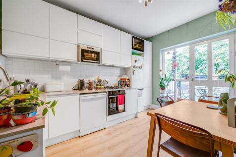 Davies___Davies_38b_Charteris_Road_N4_3AB_004.jpg