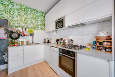 Davies___Davies_38b_Charteris_Road_N4_3AB_005.jpg