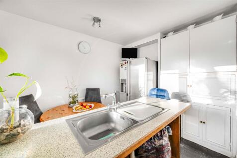 Davies___Davies_21_Searle_Pl__Finsbury_Park__Londo