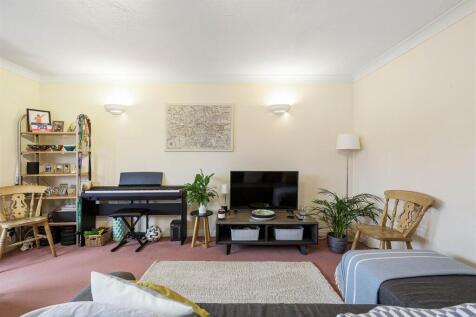 D_D_-_28_Nightingale_Court_-_6.jpg