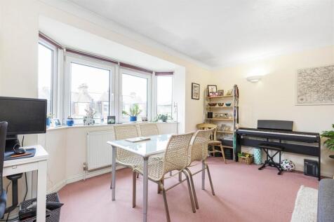 D_D_-_28_Nightingale_Court_-_7.jpg
