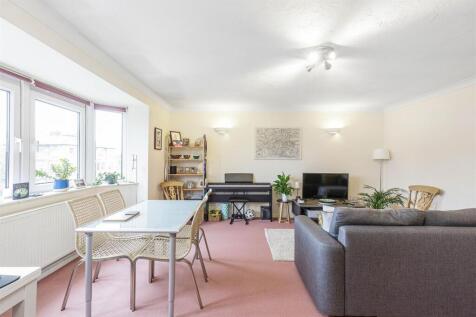 D_D_-_28_Nightingale_Court_-_12.jpg