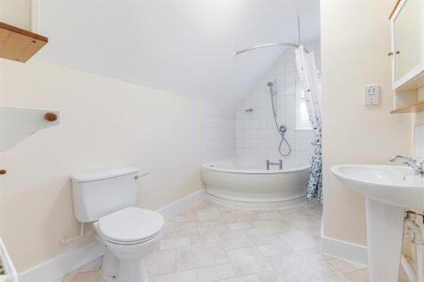 UPPER TOLLINGTON PARK, N4-6.JPG