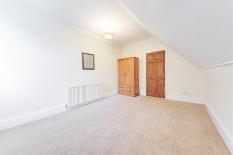 UPPER TOLLINGTON PARK, N4-9.JPG
