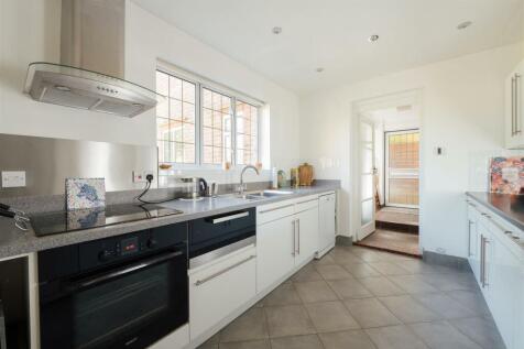 31 Benslow Rise, Hitchin-10.jpg