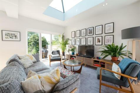 26 Queenswood Drive, Hitchin-11.jpg