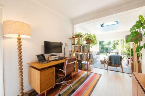 26 Queenswood Drive, Hitchin-25.jpg